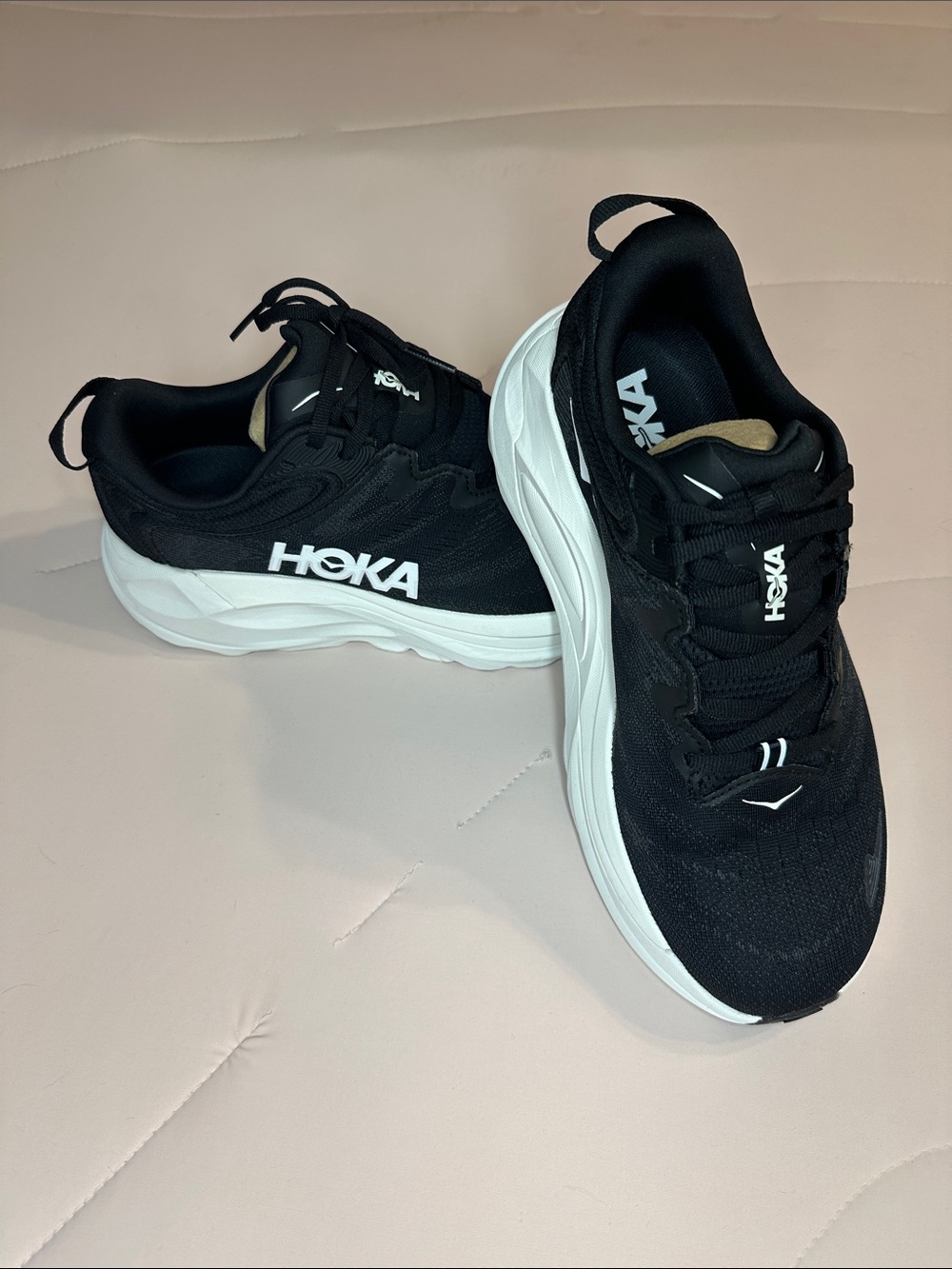 Hoka Gaviota 6 woman Black and White Running Shoes 7.5B NWOB